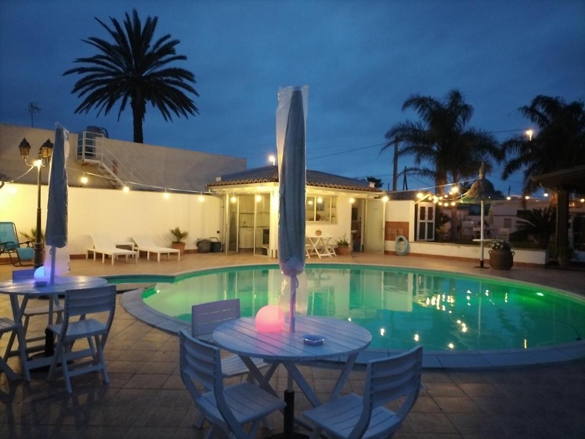 Villa Con Piscina Uso Esclusivo 马扎拉德尔瓦洛 外观 照片
