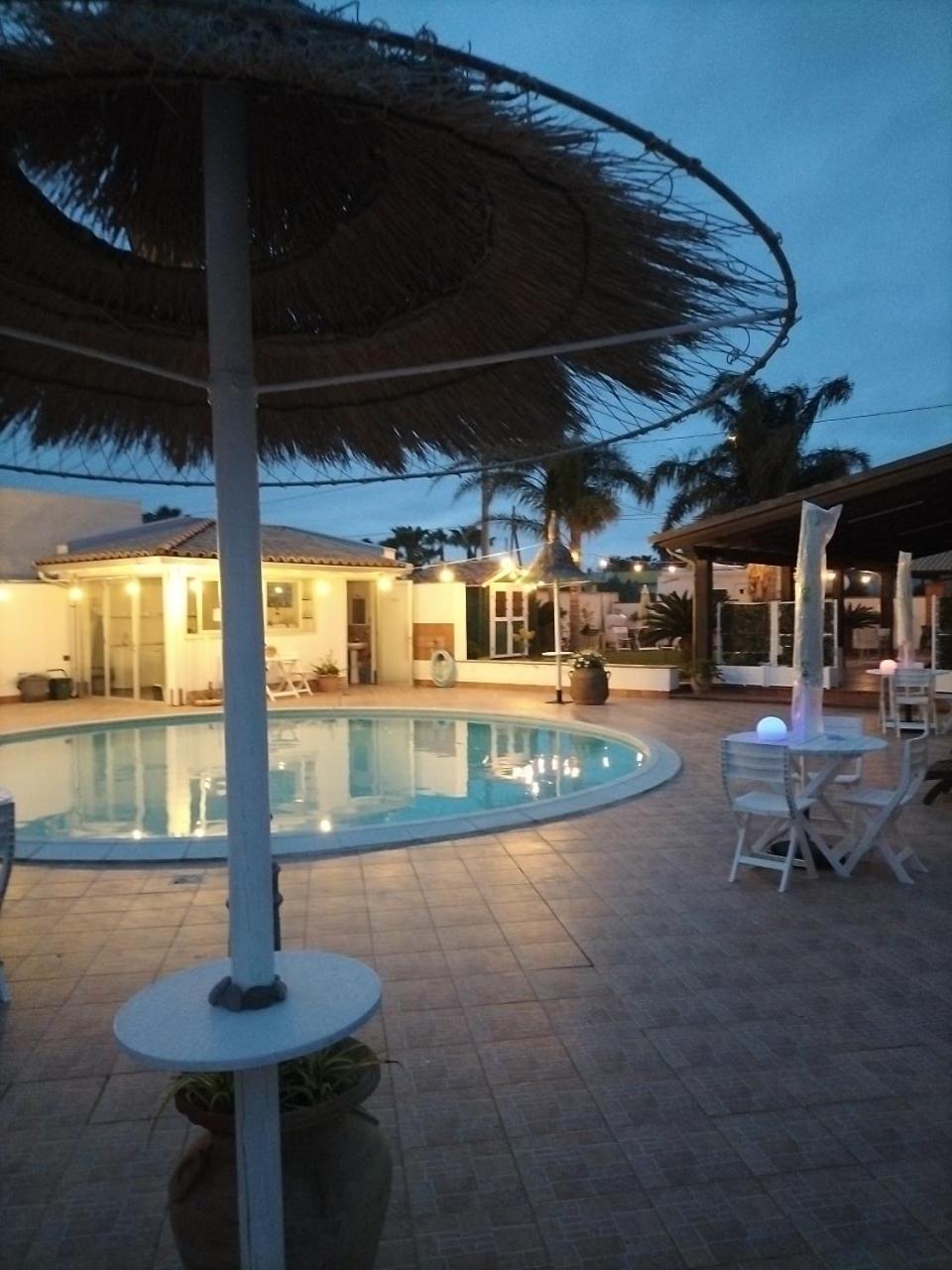 Villa Con Piscina Uso Esclusivo 马扎拉德尔瓦洛 外观 照片